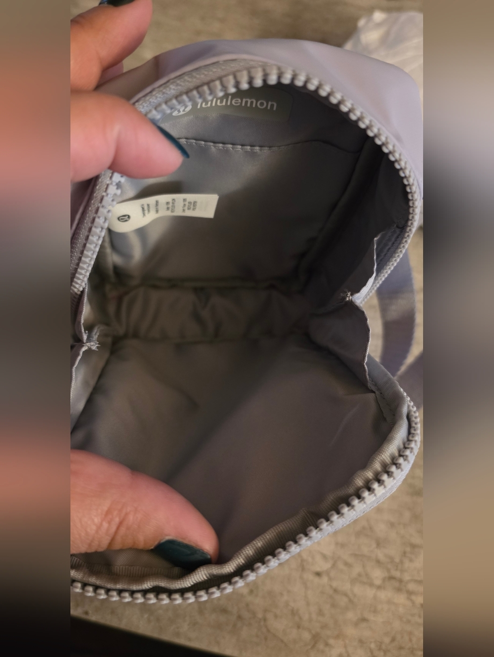 NWT Lululemon Grey Easy Access Crossbody Bag 1.5L Unisex - Picture 9 of 16